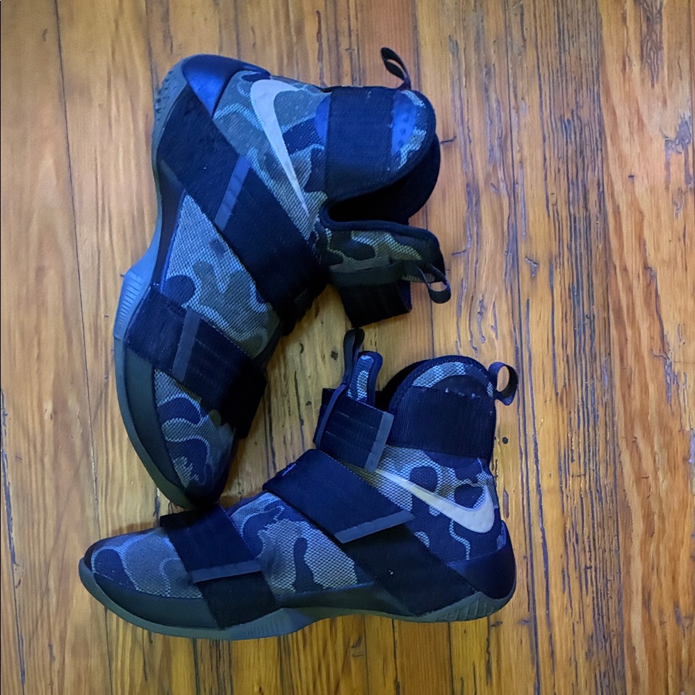 Nike Men's Camouflage High-Top Athletic Shoes - green and Black